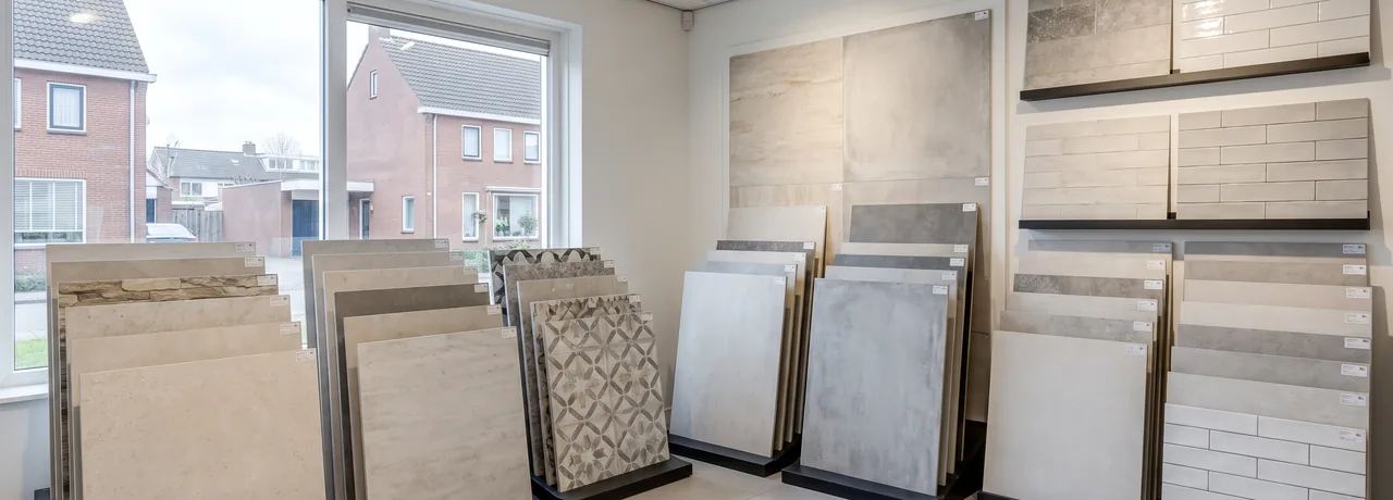 Bij Allround Tegelzetters in Nederland kies je met ons Badkamer marmerlook tegels die luxe en gemak geven. We ontwerpen, leveren en zetten wand en vloertegels&hellip;