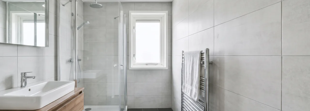 Oude badkamer opnieuw betegelen? Allround Tegelzetters knapt jouw verouderde badkamer vlot op in heel Nederland voor particulieren. Jij krijgt strak tegelwerk en slimme keuzes voor&hellip;