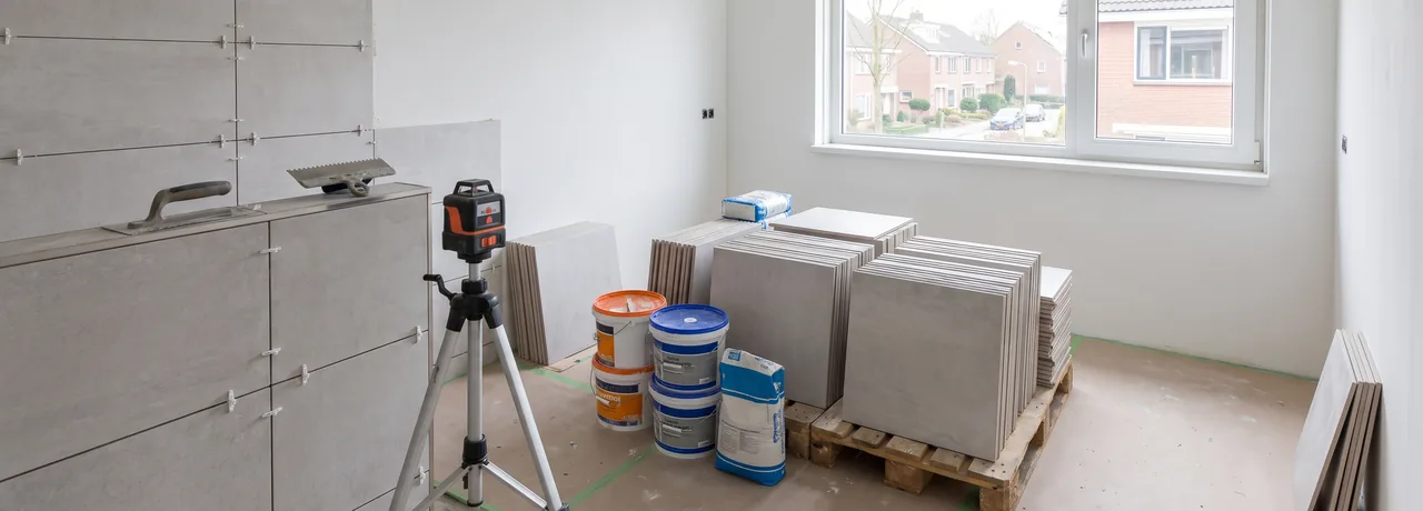 Je badkamer is gestript en nu wil je strak resultaat. Wij zijn Allround Tegelzetters en we doen Badkamer betegelen na sloopwerk in Nederland voor woningen&hellip;