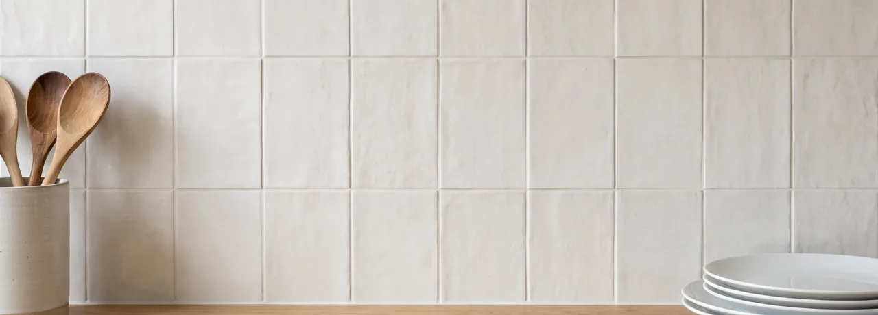 Zoek je Keuken grootformaat tegels voor een strakke, rustige keuken? Wij zijn Allround Tegelzetters, specialisten in keukenvloer en spatwand met XXL keramiek en porselein, landelijk&hellip;