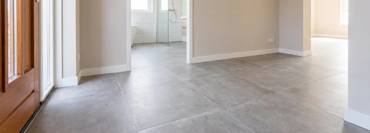 Badkamer tegelprofielen monteren maakt randen strak, sterk en waterdicht. Wij zijn Allround Tegelzetters en helpen je in Nederland met nette afwerking in douche, bad, wand&hellip;