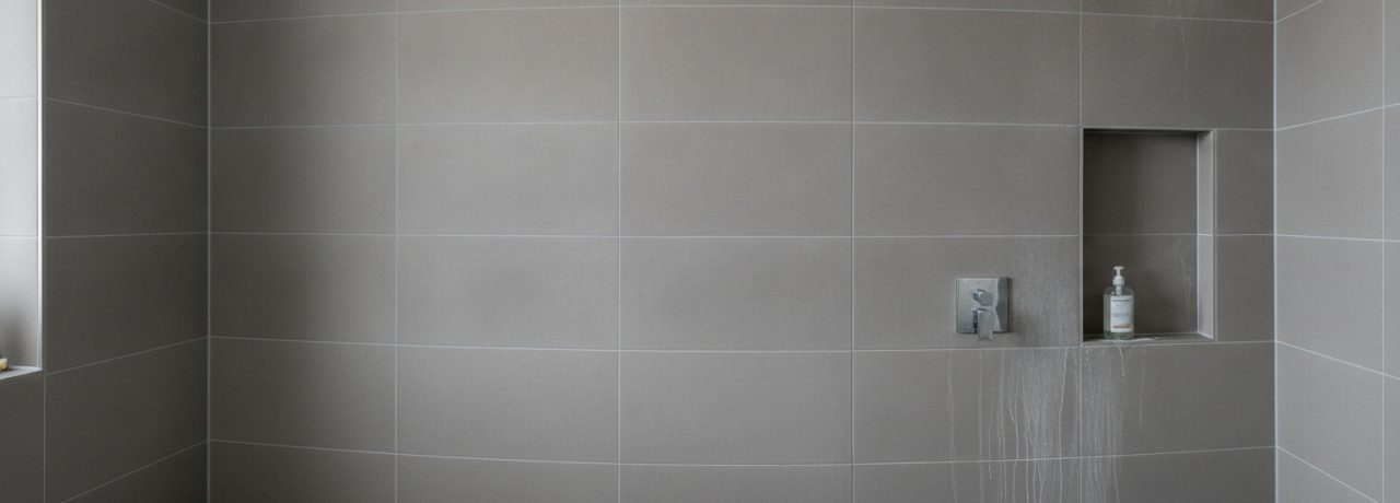 Hoe kalk, zeep en ventilatie invloed hebben op jouw voegen. Wat zijn voegen en waarom zijn ze gevoelig voor kalk, zeep en ventilatie?